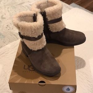 Authentic Ugg Blayre II  boots